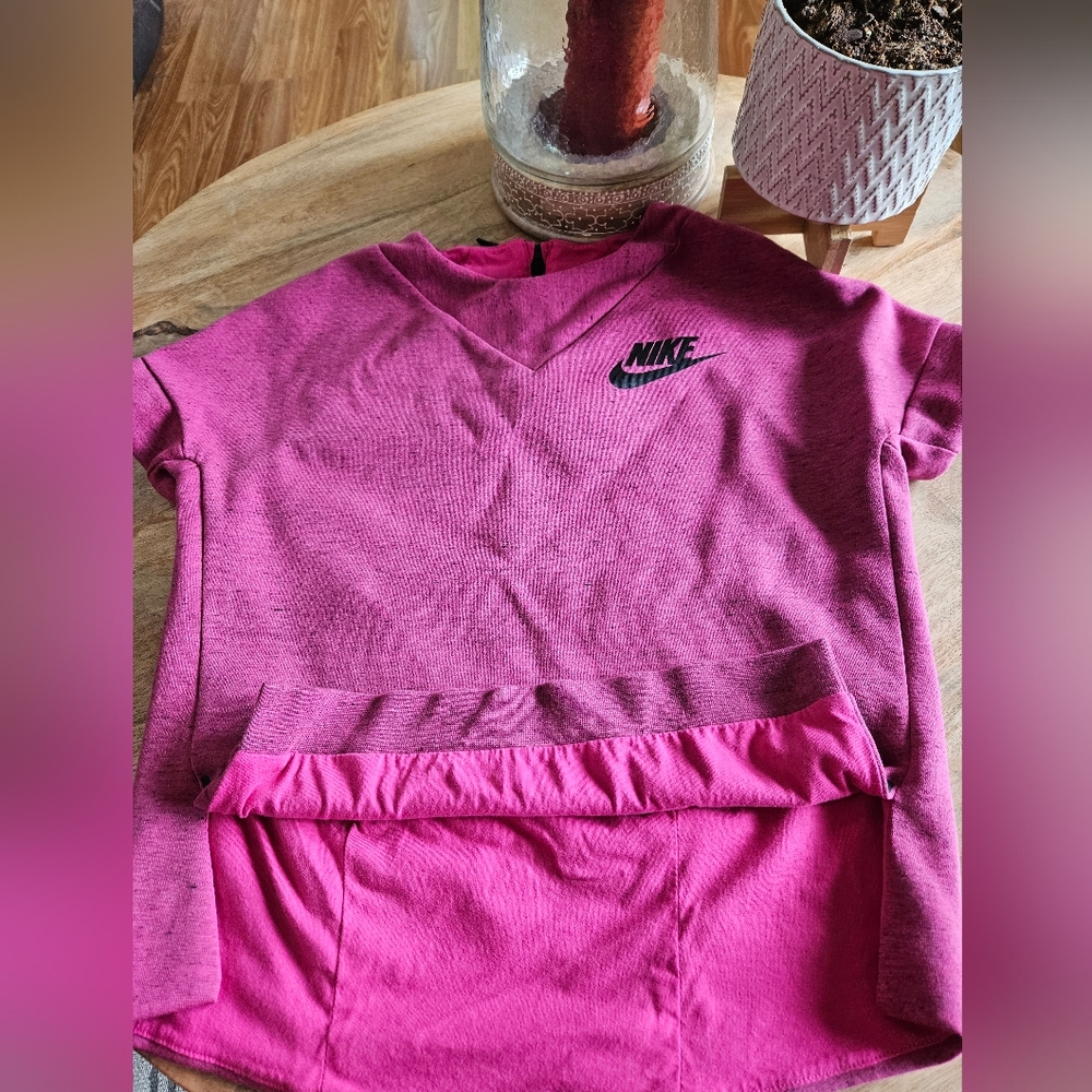 Nike Pink Short Sleeve Sweatshirt - Picture 2 of 7